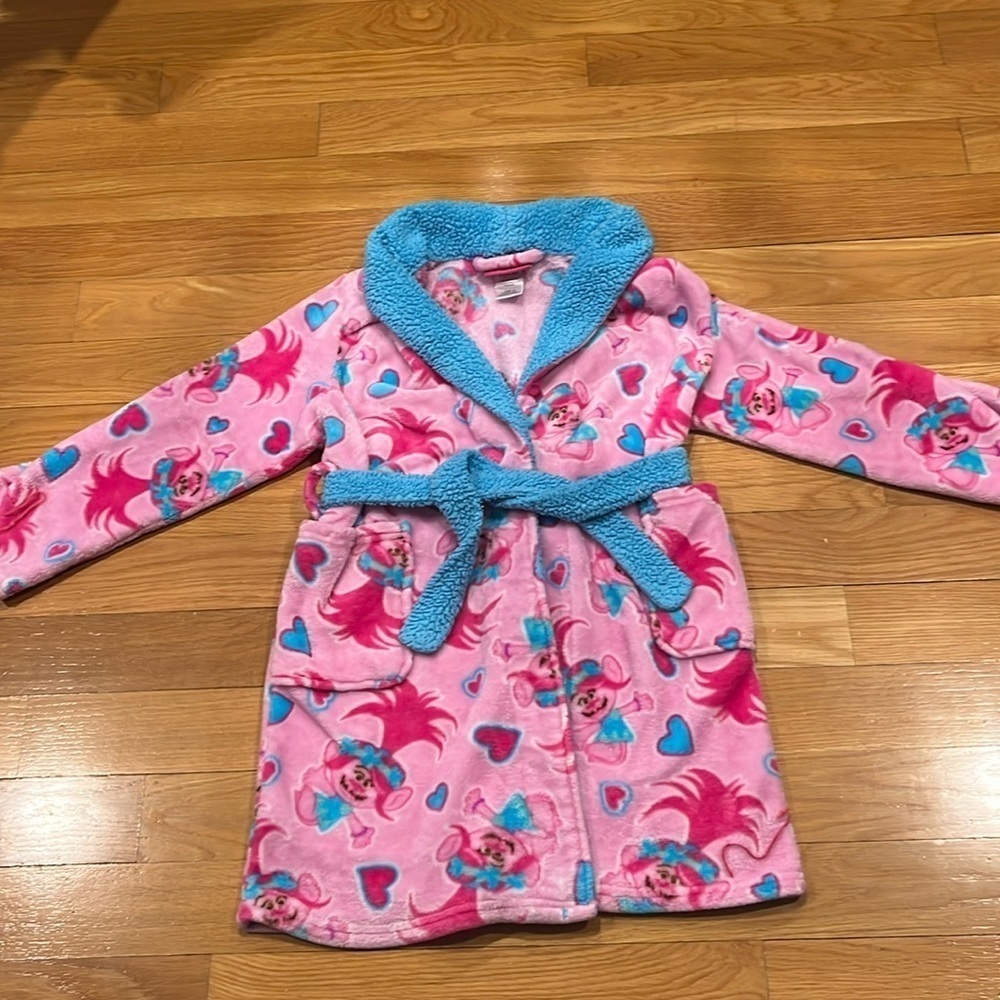Dream works trolls girls bath robe size 10.